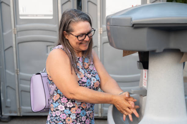Best Porta potty rental near me  in Paw Paw, MI